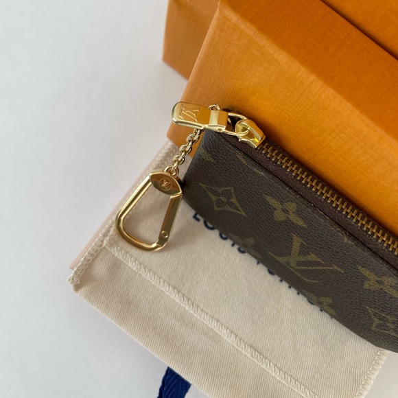LOUIS VUITTON VINTAGE MONOGRAM KEY POUCH - Picture 2 of 9